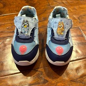 Bluey kids light up shoes size 9